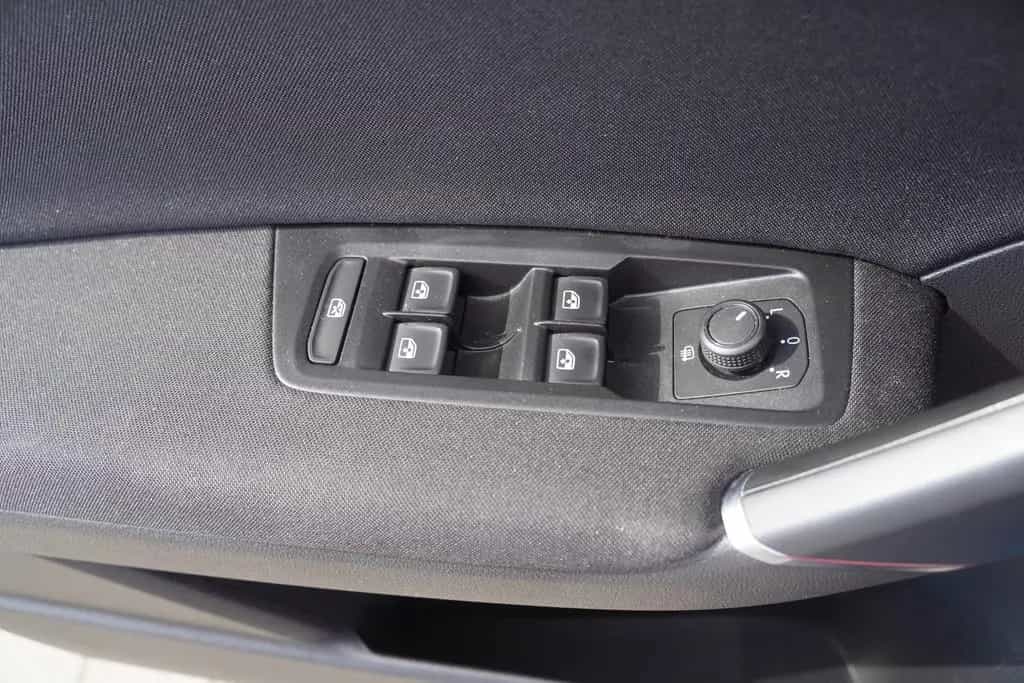 Volkswagen Touran 1.5 TSI R-Line DSG LED Navi ACC AHK PDC 03/2019-photo-25