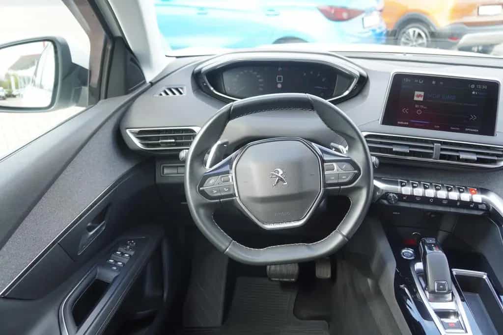 Peugeot 3008 1.2 PureTech 130 Allure Standheizung AHK 02/2020-photo-11