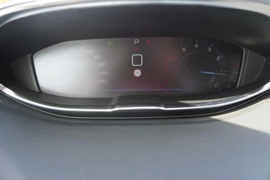 Peugeot 3008 1.2 PureTech 130 Allure Standheizung AHK 02/2020-photo-13