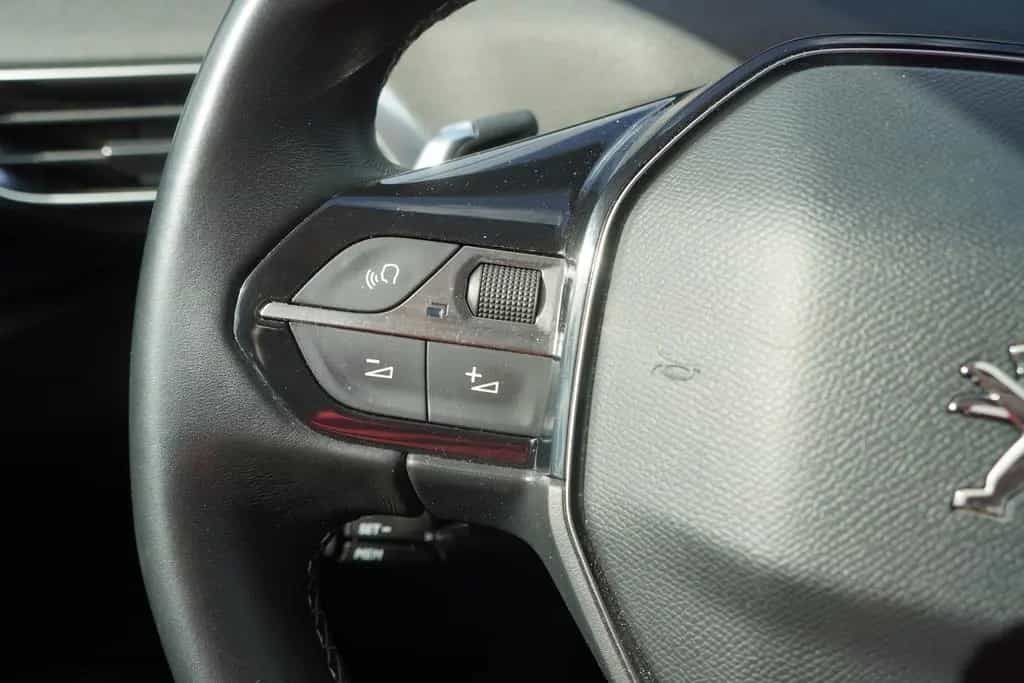 Peugeot 3008 1.2 PureTech 130 Allure Standheizung AHK 02/2020-photo-14