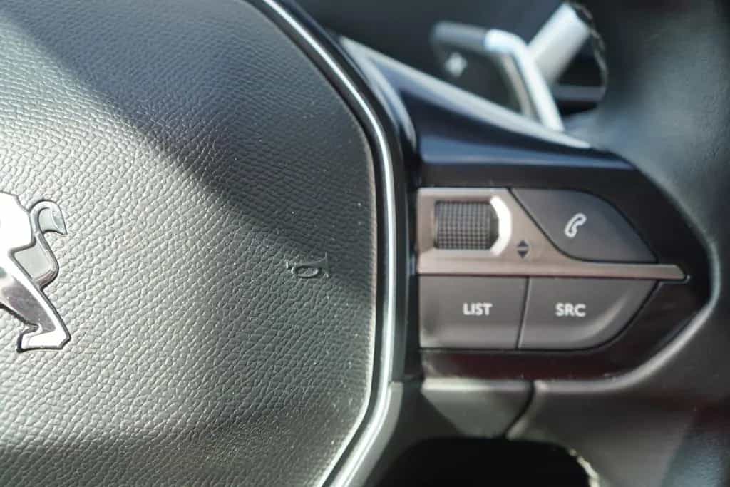 Peugeot 3008 1.2 PureTech 130 Allure Standheizung AHK 02/2020-photo-17