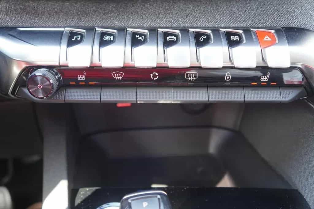Peugeot 3008 1.2 PureTech 130 Allure Standheizung AHK 02/2020-photo-20