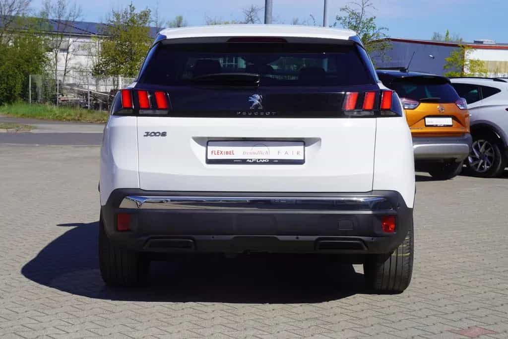 Peugeot 3008 1.2 PureTech 130 Allure Standheizung AHK 02/2020-photo-7