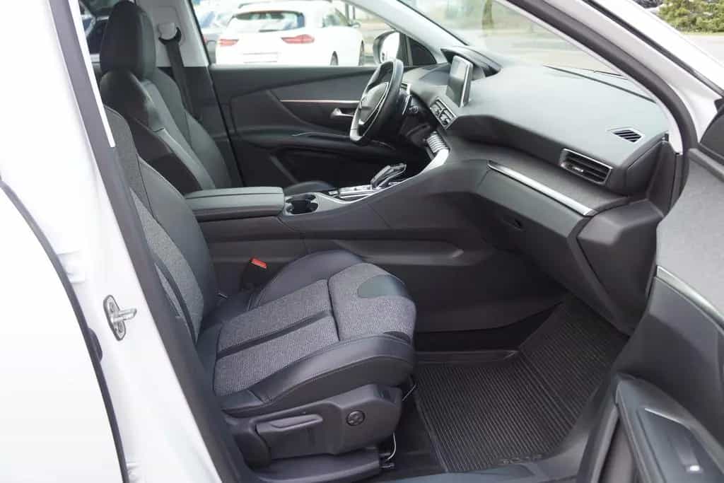 Peugeot 3008 1.2 PureTech 130 Allure Standheizung AHK 02/2020-photo-8