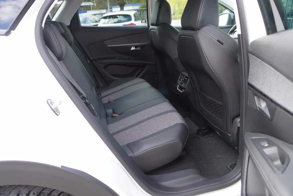 Peugeot 3008 1.2 PureTech 130 Allure Standheizung AHK 02/2020-photo-9