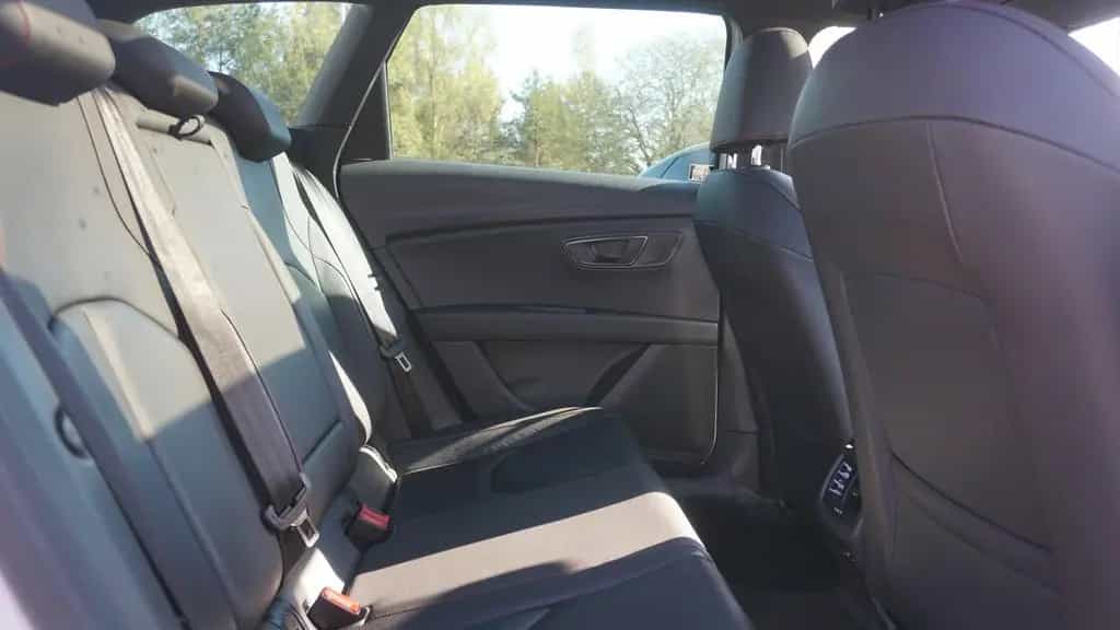 Seat Leon ST 1.5 TSI FR LED Navi Beats Panorama ACC 01/2019-photo-31