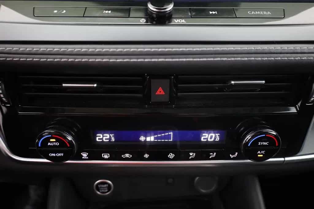 Nissan Qashqai N-Connecta 1.3 Dig-T MHEV Aut. LED ACC 03/2025-photo-11