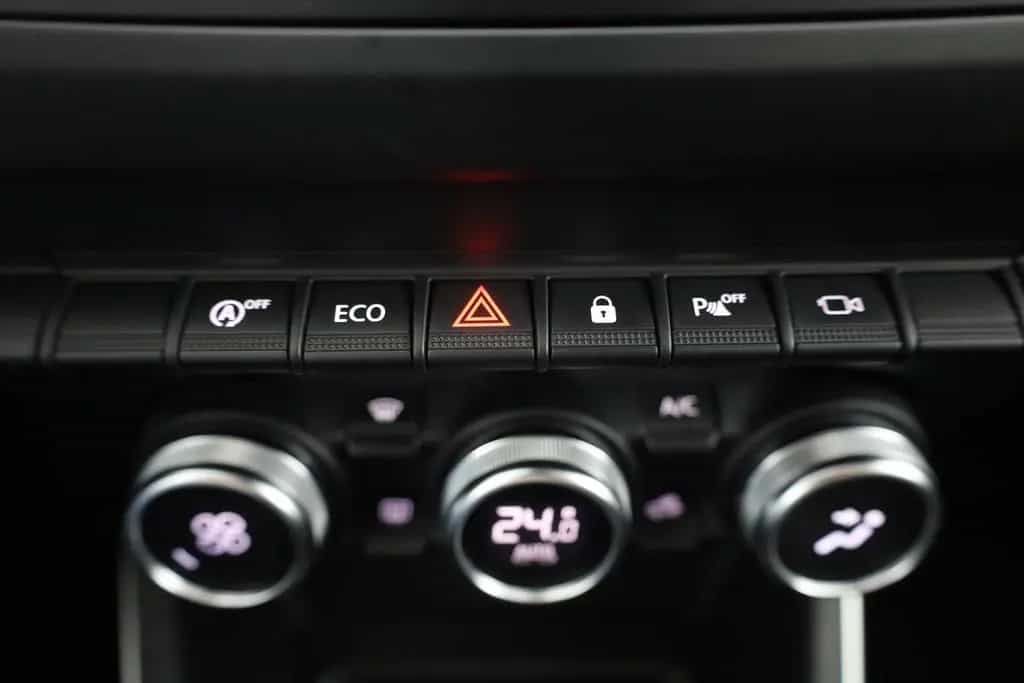 Dacia Duster II 1.3 TCE Adventure LED Navi 360° AHK 02/2019-photo-12