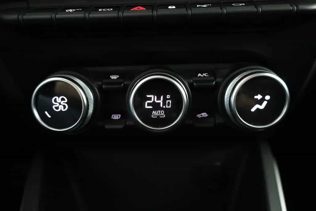 Dacia Duster II 1.3 TCE Adventure LED Navi 360° AHK 02/2019-photo-13