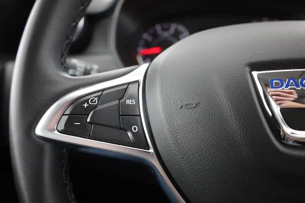 Dacia Duster II 1.3 TCE Adventure LED Navi 360° AHK 02/2019-photo-16