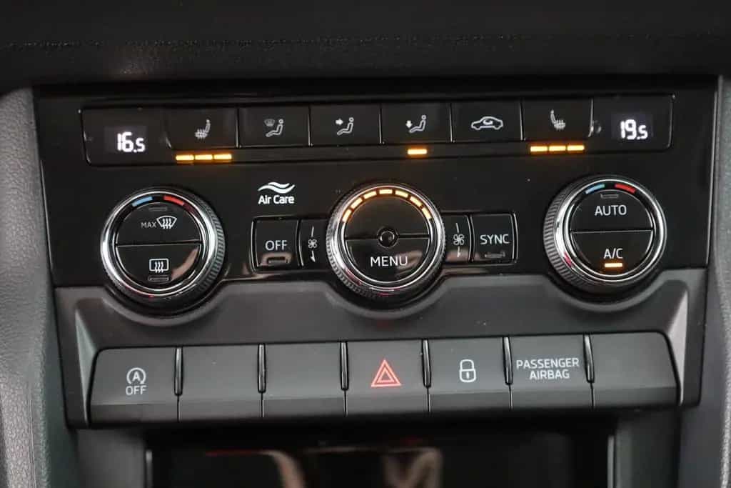 Skoda Karoq 1.5 TSI Ambition LED SmartLink Sitzheizung 07/2020-photo-11