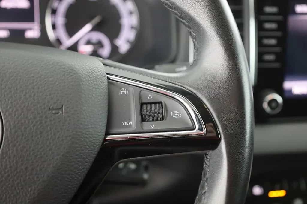 Skoda Karoq 1.5 TSI Ambition LED SmartLink Sitzheizung 07/2020-photo-16