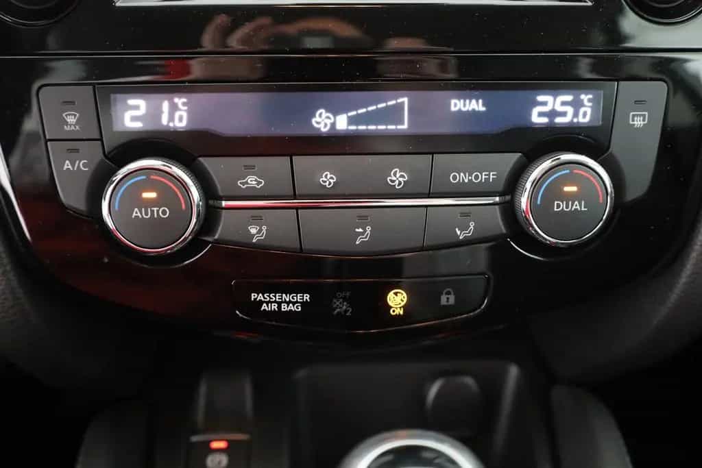 Nissan Qashqai 1.3 DIG-T Tekna LED Navi AHK Kamera 360° 02/2020-photo-11