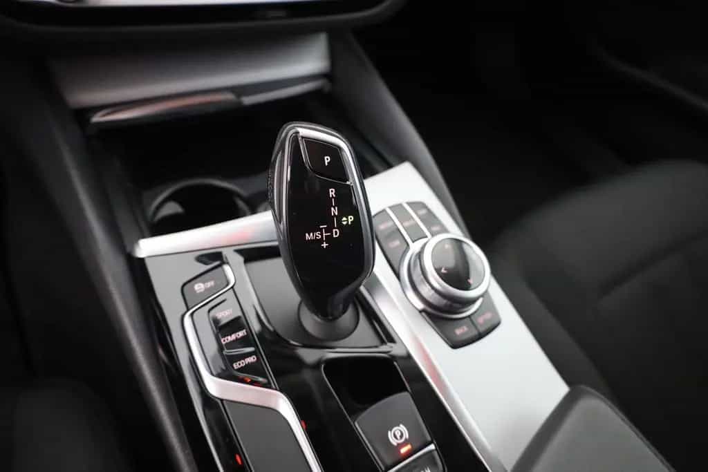 BMW 520 i Touring LED Navi Sitzheizung Tempomat AHK 03/2018-photo-12