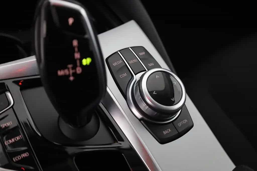 BMW 520 i Touring LED Navi Sitzheizung Tempomat AHK 03/2018-photo-13