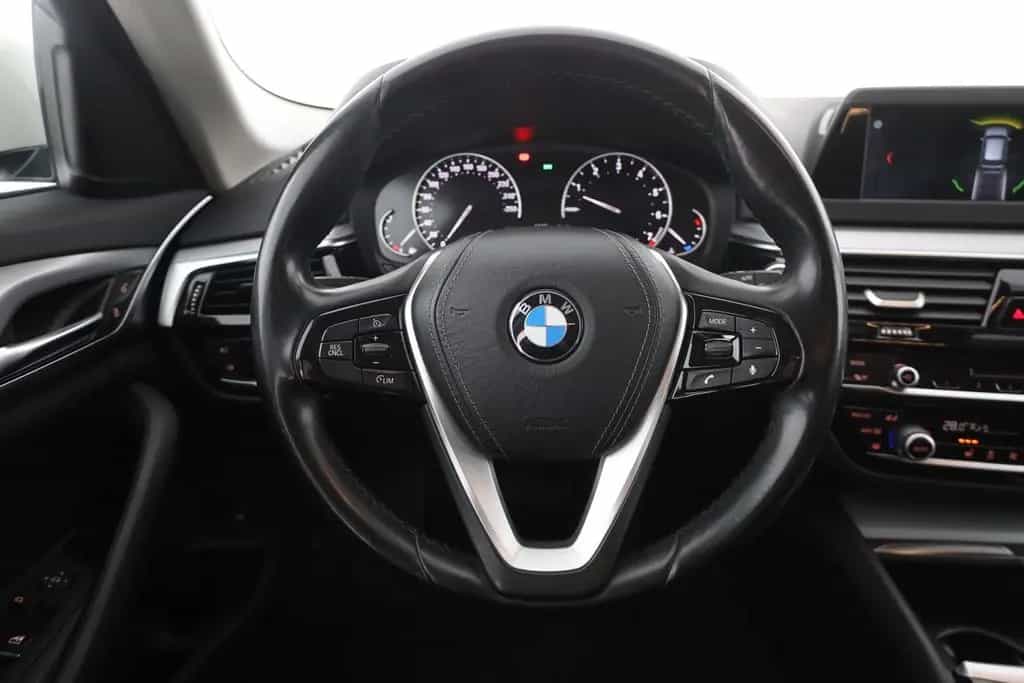 BMW 520 i Touring LED Navi Sitzheizung Tempomat AHK 03/2018-photo-14
