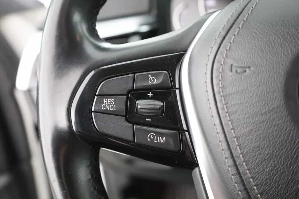 BMW 520 i Touring LED Navi Sitzheizung Tempomat AHK 03/2018-photo-15