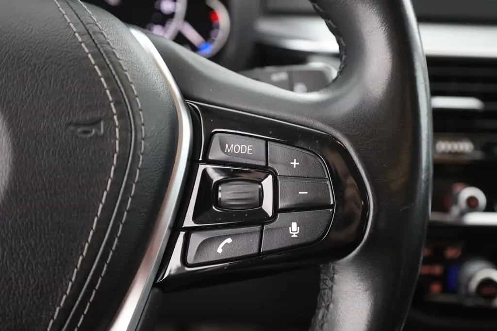 BMW 520 i Touring LED Navi Sitzheizung Tempomat AHK 03/2018-photo-16