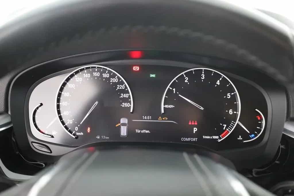 BMW 520 i Touring LED Navi Sitzheizung Tempomat AHK 03/2018-photo-17