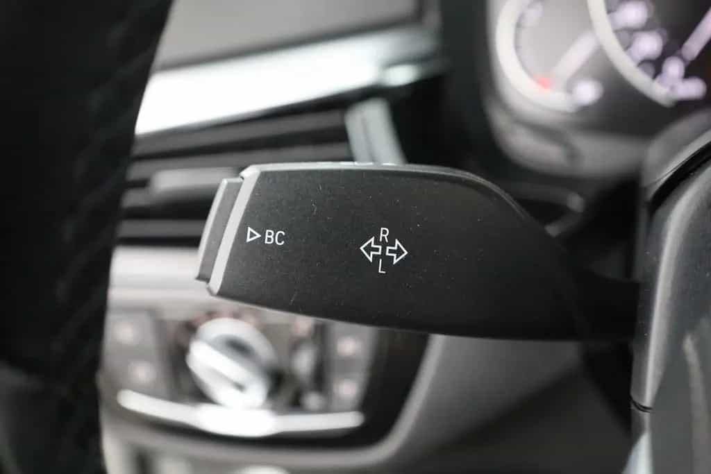 BMW 520 i Touring LED Navi Sitzheizung Tempomat AHK 03/2018-photo-18