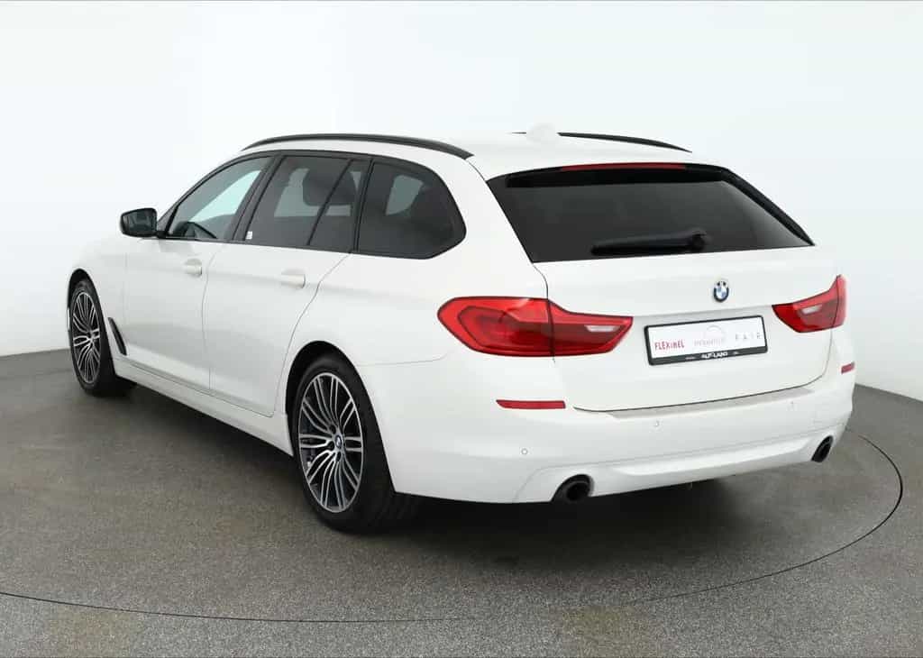 BMW 520 i Touring LED Navi Sitzheizung Tempomat AHK 03/2018-photo-2