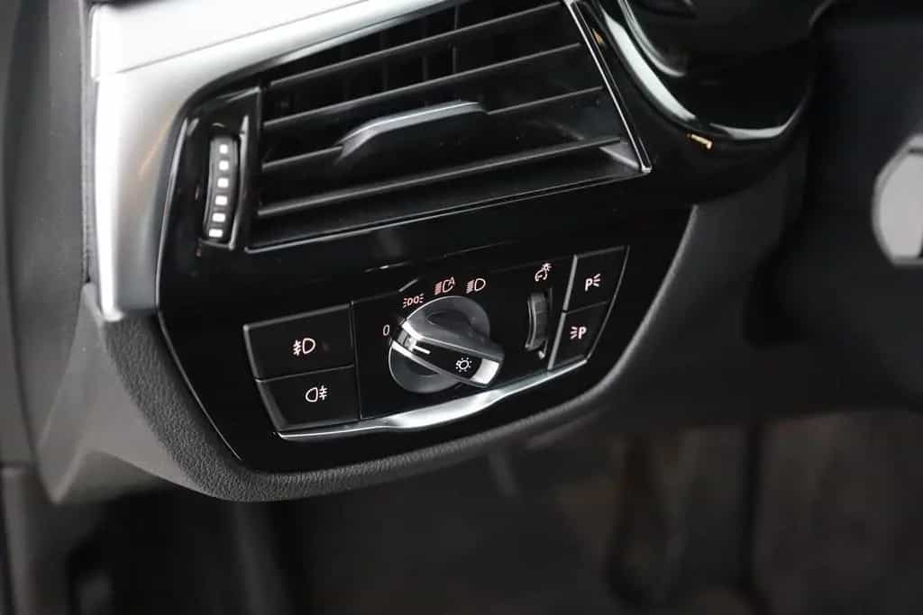 BMW 520 i Touring LED Navi Sitzheizung Tempomat AHK 03/2018-photo-20
