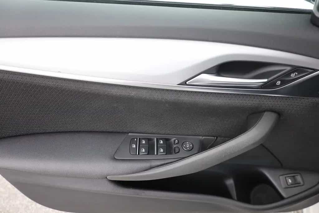 BMW 520 i Touring LED Navi Sitzheizung Tempomat AHK 03/2018-photo-21