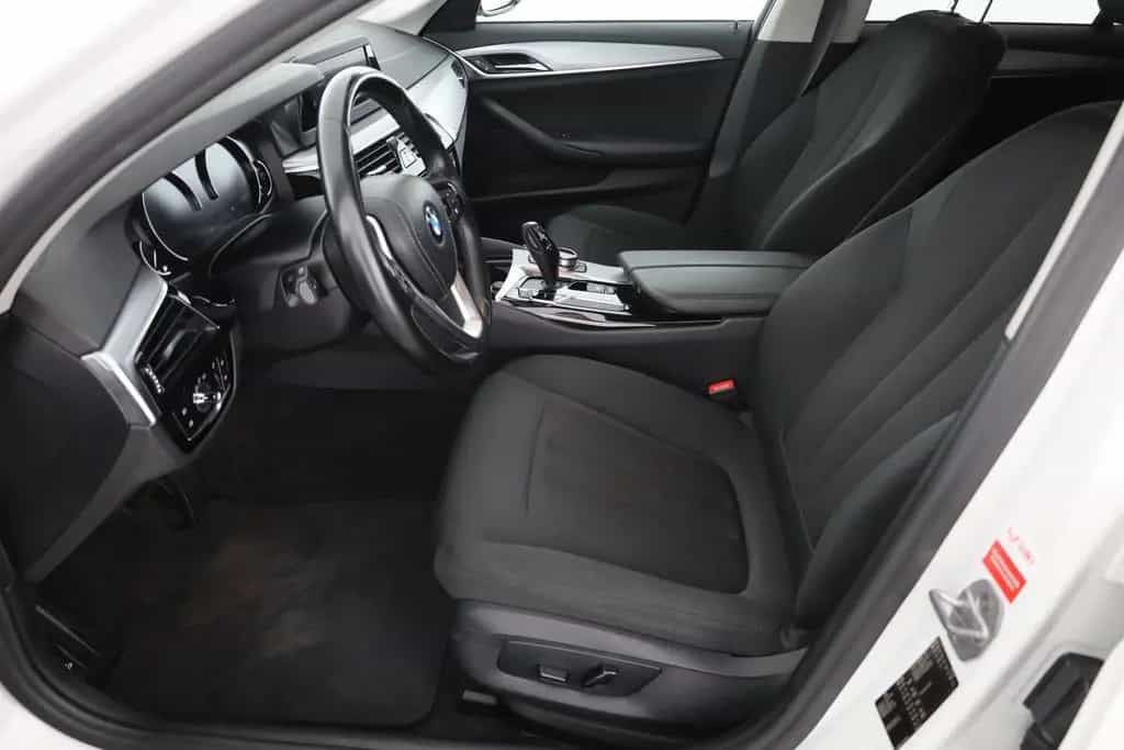 BMW 520 i Touring LED Navi Sitzheizung Tempomat AHK 03/2018-photo-22