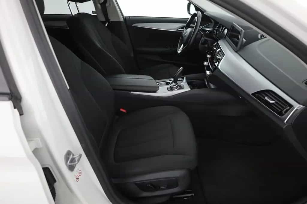 BMW 520 i Touring LED Navi Sitzheizung Tempomat AHK 03/2018-photo-23