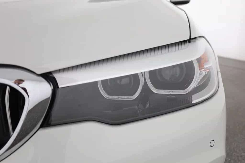BMW 520 i Touring LED Navi Sitzheizung Tempomat AHK 03/2018-photo-29