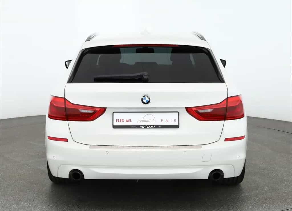 BMW 520 i Touring LED Navi Sitzheizung Tempomat AHK 03/2018-photo-3
