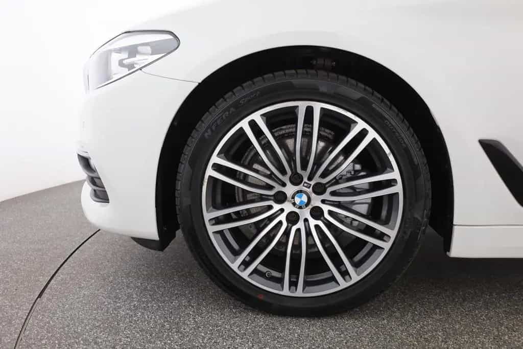 BMW 520 i Touring LED Navi Sitzheizung Tempomat AHK 03/2018-photo-31
