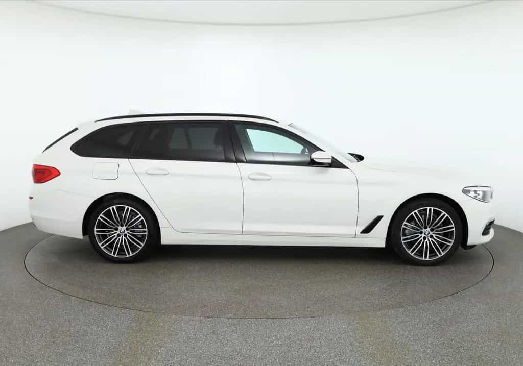 BMW 520 i Touring LED Navi Sitzheizung Tempomat AHK 03/2018-photo-5
