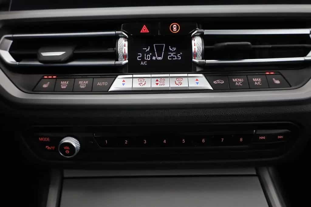 BMW 3 Series 318d Touring Advantage LED Navi Sitzheizung PDC 01/2020-photo-11