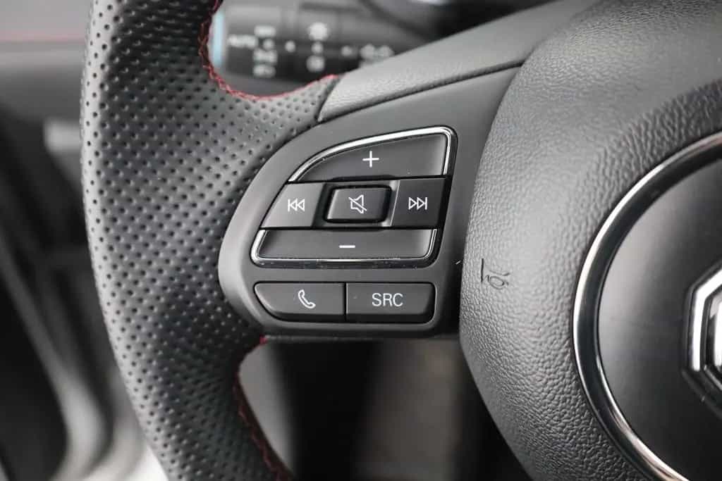 MG HS 1.5 T-GDI Luxury Aut. LED ACC Navi 360° Pano 03/2024-photo-14