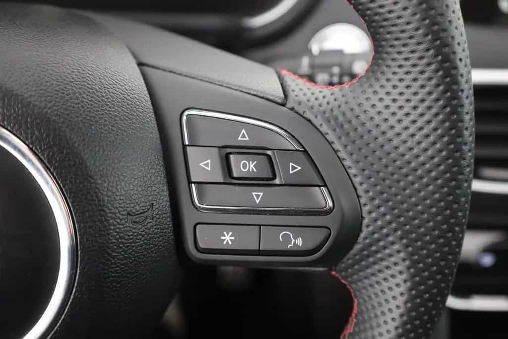 MG HS 1.5 T-GDI Luxury Aut. LED ACC Navi 360° Pano 03/2024-photo-15