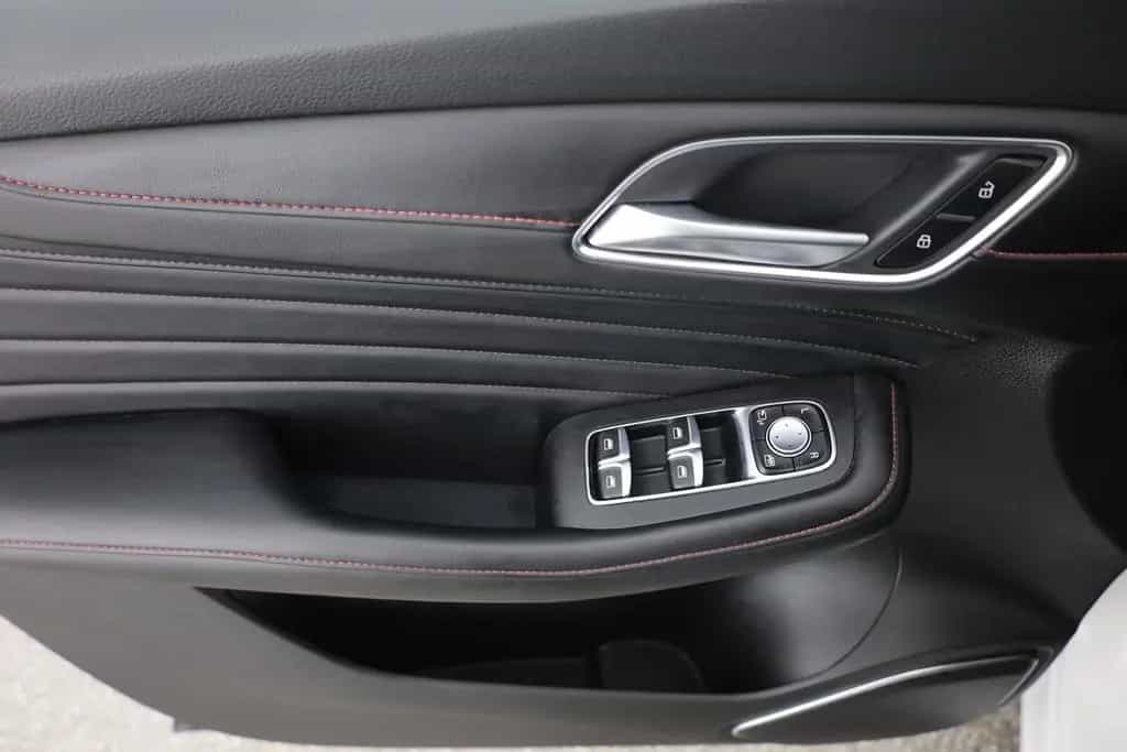 MG HS 1.5 T-GDI Luxury Aut. LED ACC Navi 360° Pano 03/2024-photo-18