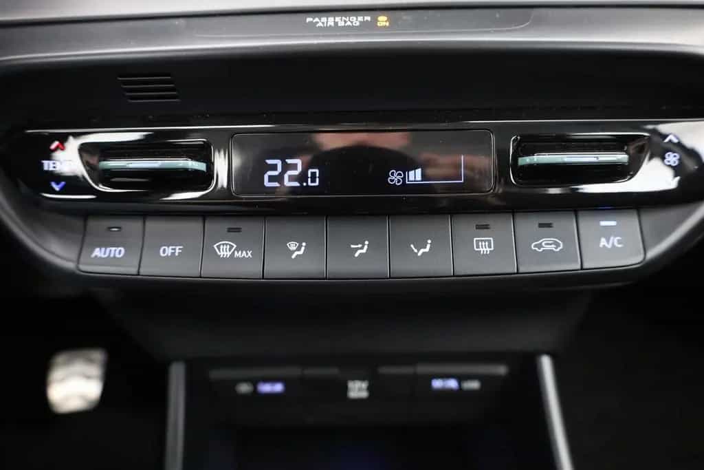 Hyundai BAYON 1.0 T-GDI LED Sitzheizung Kamera PDC USB 09/2021-photo-11