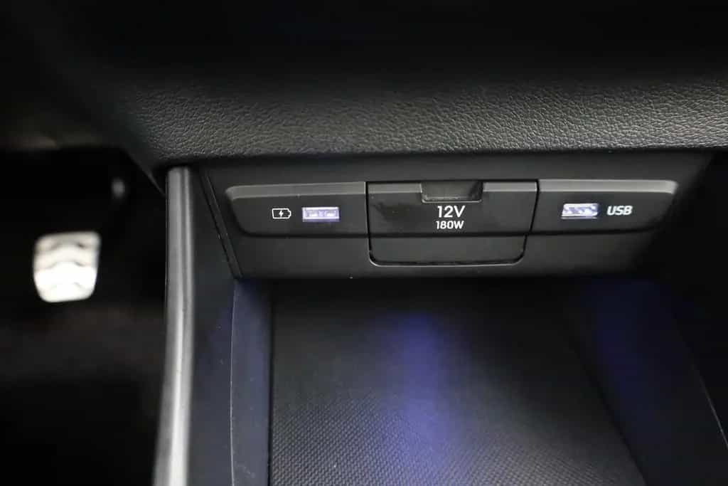Hyundai BAYON 1.0 T-GDI LED Sitzheizung Kamera PDC USB 09/2021-photo-12