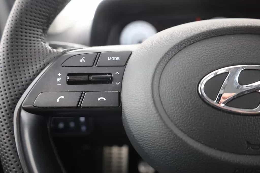 Hyundai BAYON 1.0 T-GDI LED Sitzheizung Kamera PDC USB 09/2021-photo-16