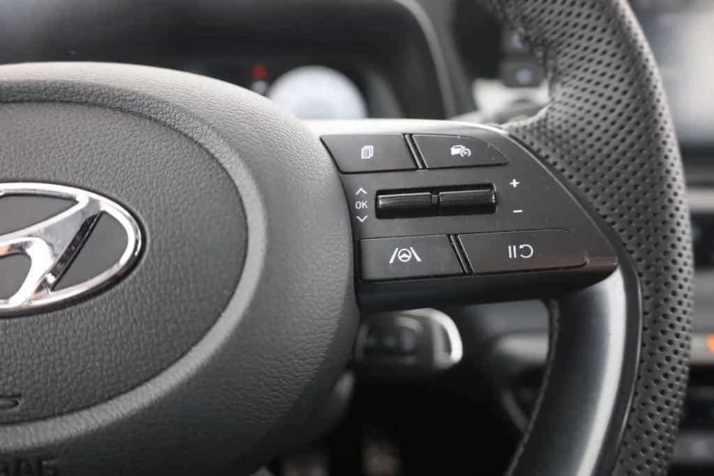 Hyundai BAYON 1.0 T-GDI LED Sitzheizung Kamera PDC USB 09/2021-photo-17