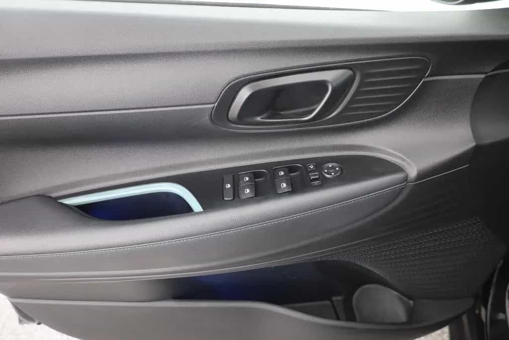 Hyundai BAYON 1.0 T-GDI LED Sitzheizung Kamera PDC USB 09/2021-photo-22