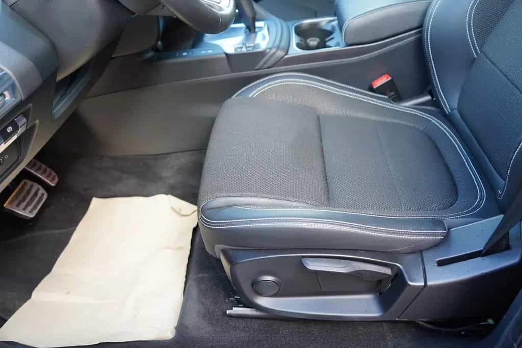 Jaguar E-Pace 2.0 Basis AWD AWD LED Panorama Kamera PDC 11/2019-photo-11