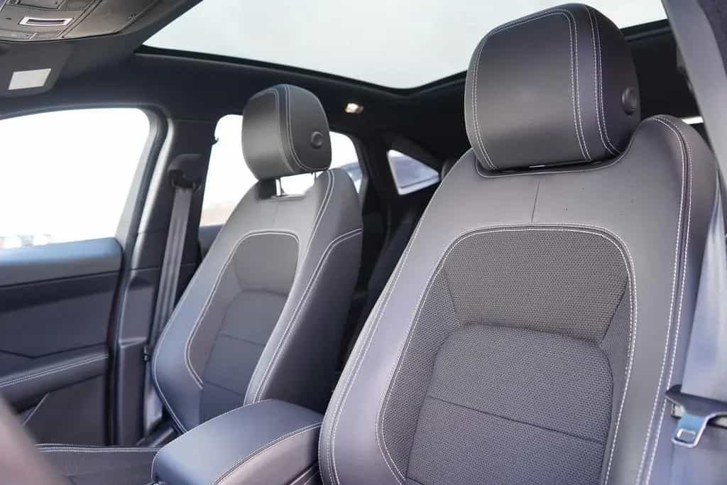 Jaguar E-Pace 2.0 Basis AWD AWD LED Panorama Kamera PDC 11/2019-photo-12