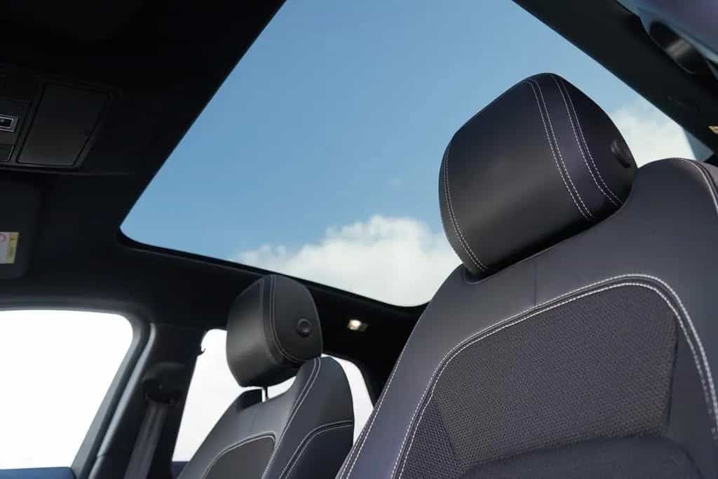 Jaguar E-Pace 2.0 Basis AWD AWD LED Panorama Kamera PDC 11/2019-photo-13