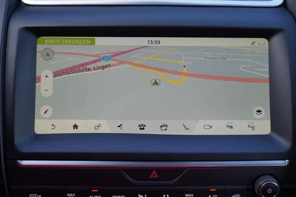 Jaguar E-Pace 2.0 Basis AWD AWD LED Panorama Kamera PDC 11/2019-photo-16
