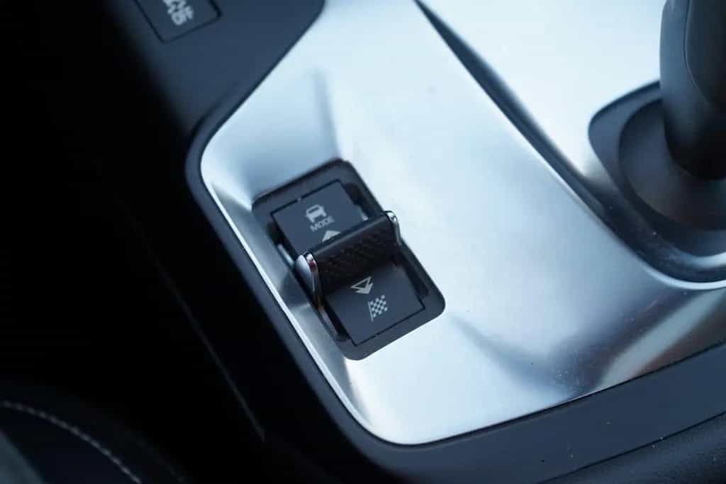 Jaguar E-Pace 2.0 Basis AWD AWD LED Panorama Kamera PDC 11/2019-photo-22