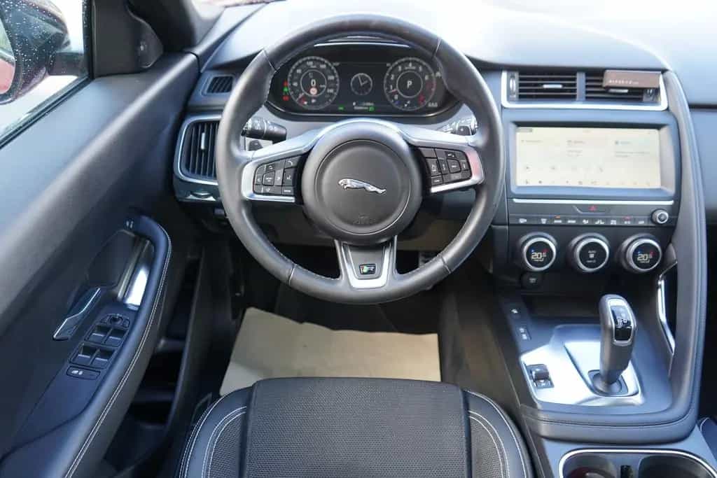 Jaguar E-Pace 2.0 Basis AWD AWD LED Panorama Kamera PDC 11/2019-photo-24
