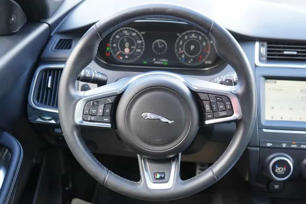 Jaguar E-Pace 2.0 Basis AWD AWD LED Panorama Kamera PDC 11/2019-photo-25