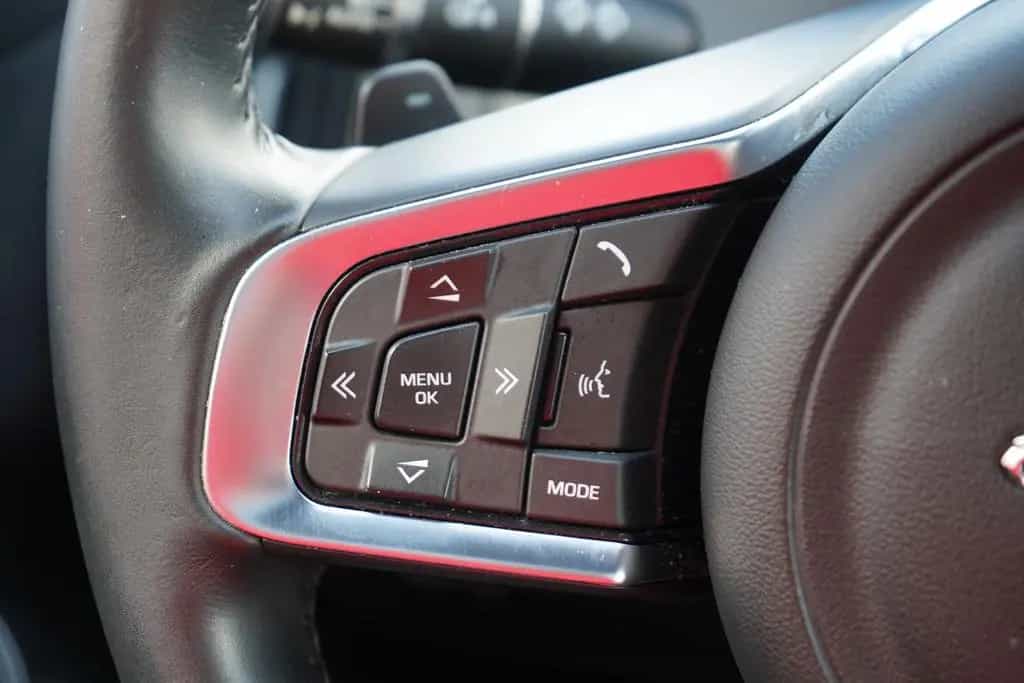 Jaguar E-Pace 2.0 Basis AWD AWD LED Panorama Kamera PDC 11/2019-photo-26